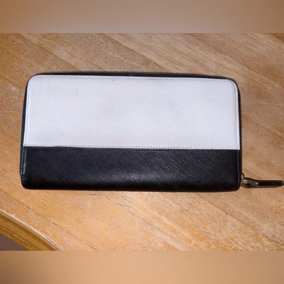 MCM Zip-around continental wallet | Black & white | Gold hardware - Picture 2 of 8